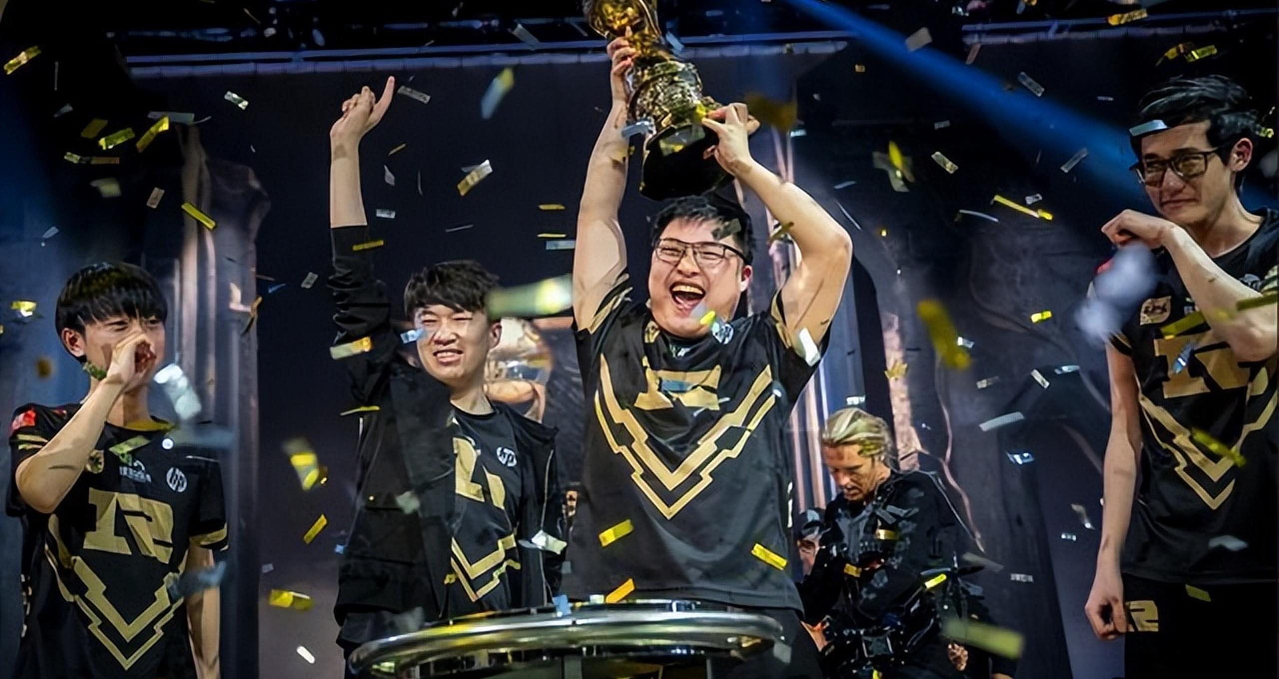 爱游戏ayx官网平台-Uzi连续二十场比赛得分超过比赛局势复杂,热火不断突破!